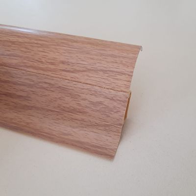 Plinta PVC Lineco pentru cabluri 60 x 20 mm culoare stejar deschis - PBC605
